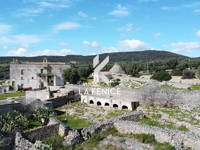 Casa con 9 locali in vendita in Contrada Valente, Crispiano