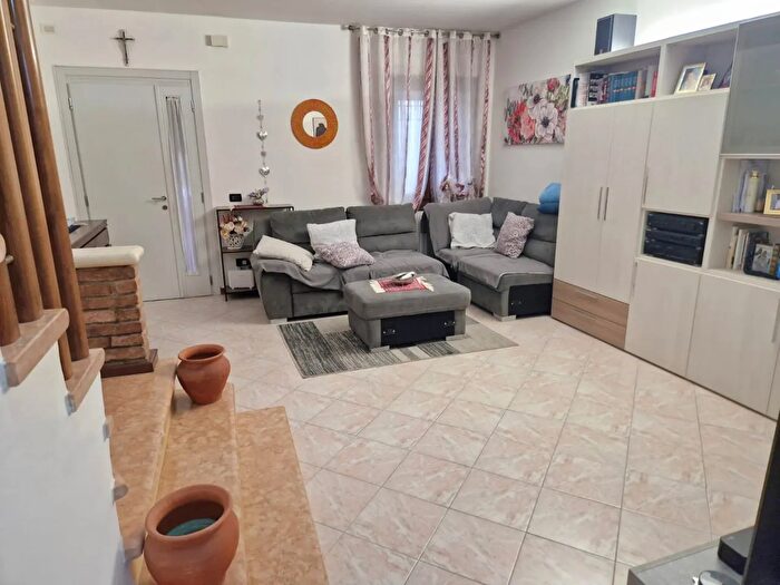 Casa trilocale in vendita in Via Ronchi, Cologna Veneta