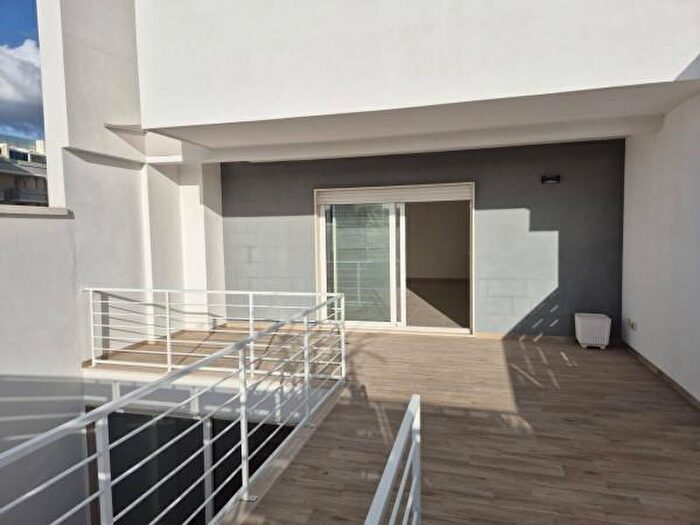 Appartamento con 6 locali in vendita in Via Caduti di Nassirya, Lecce