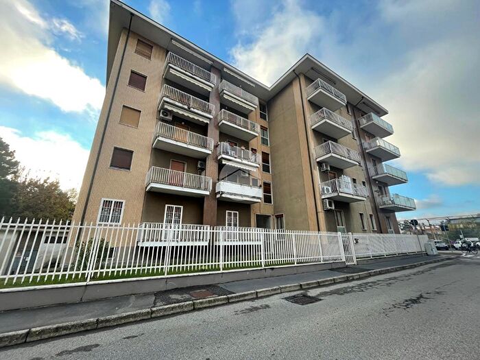 Appartamento trilocale in vendita in Via Fratelli Sanchioli, Magenta