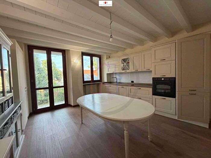 Appartamento trilocale in vendita in Via Mazzini, Lesmo