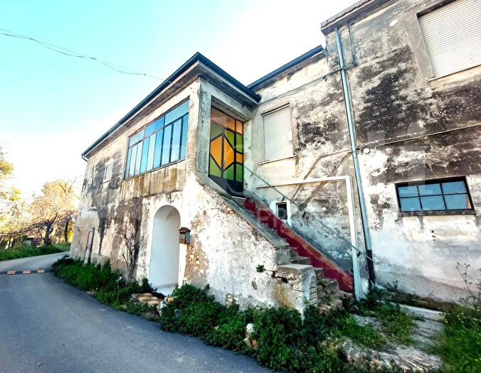 Appartamento trilocale in vendita in Via Faresi, Cepagatti