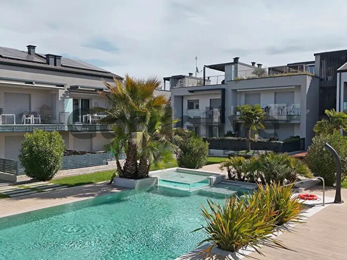 Appartamento trilocale in vendita in Via Pastore, Peschiera Del Garda