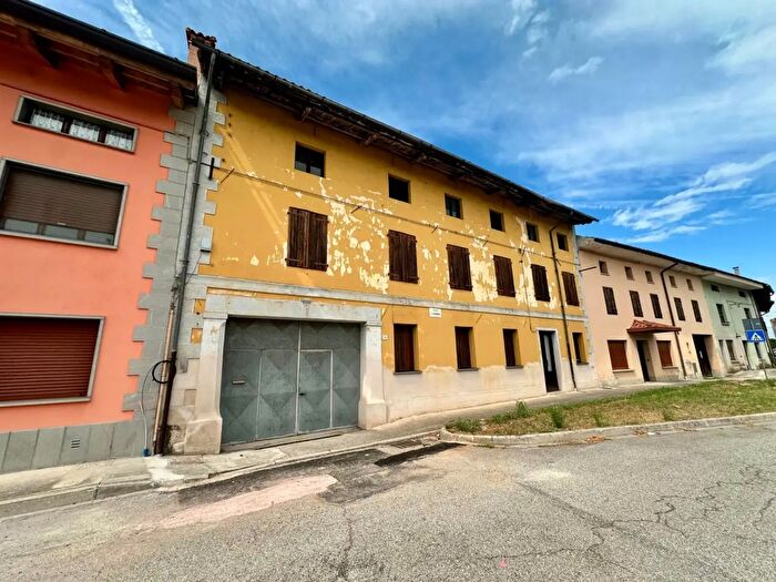 Casa con 10 locali in vendita in Piazza San Valentino, Basiliano