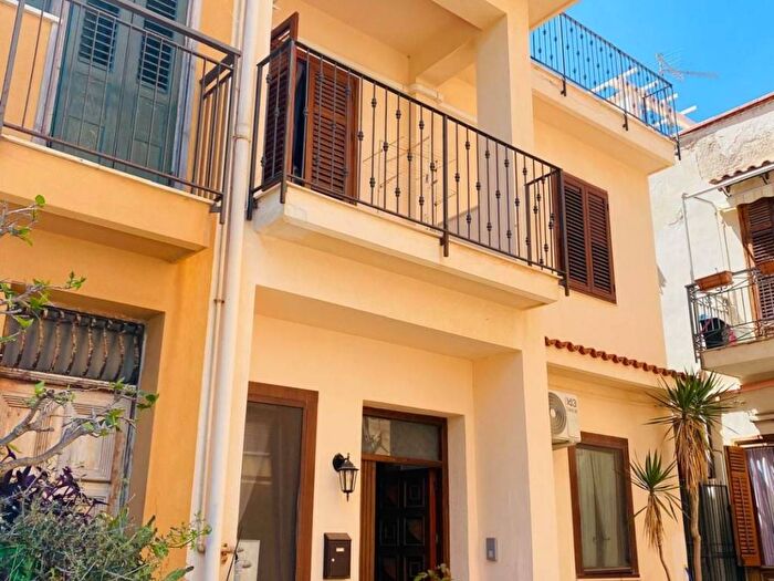 Casa con 6 locali in affitto in Via Castello, Solanto, Santa Flavia