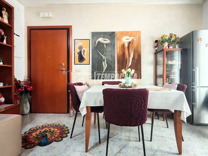 Appartamento bilocale in vendita in Via San Francesco d'Assisi, Gioia Del Colle
