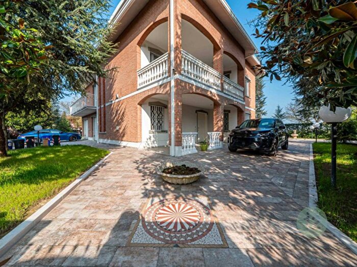 Casa con 6 locali in vendita in Via Primo Dicembre, Cortile, Carpi
