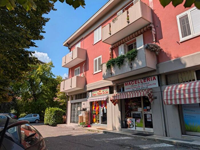 Appartamento con 5 locali in vendita in Via Radici Sud, Centro, Castellarano