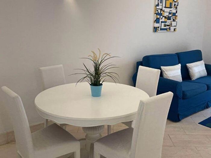 Appartamento bilocale in affitto in Via Monte di Dio, Santa Lucia, Napoli