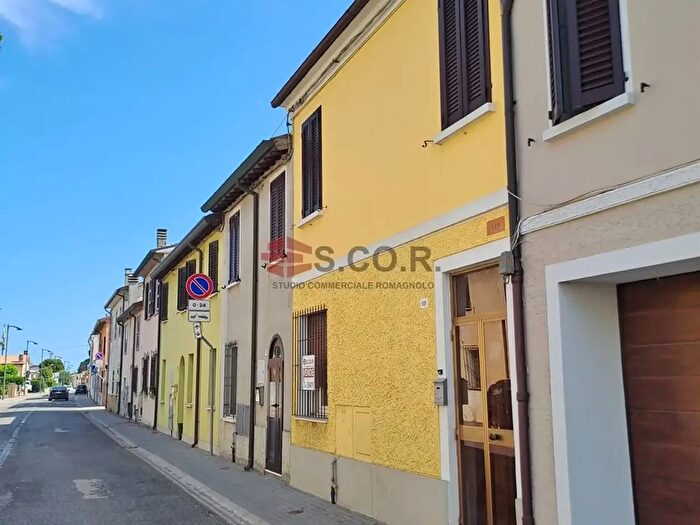 Casa quadrilocale in vendita in Via Olindo Guerrini, Ravenna