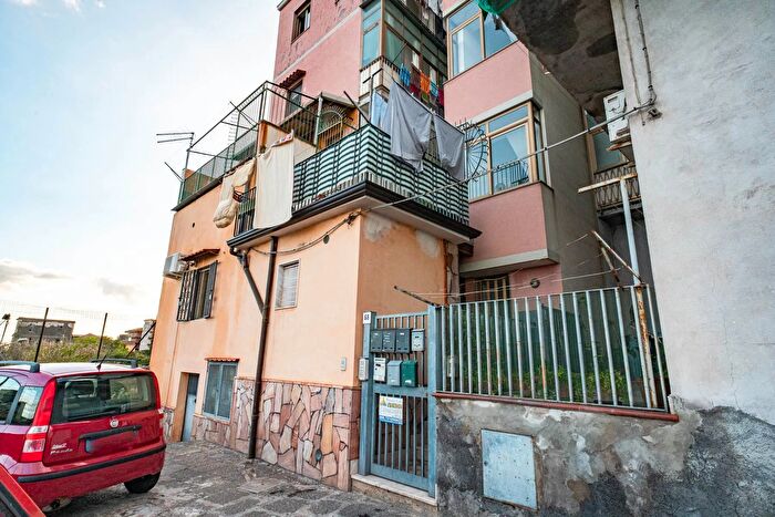 Appartamento trilocale in vendita in Via Angelo Raffaele, Acireale