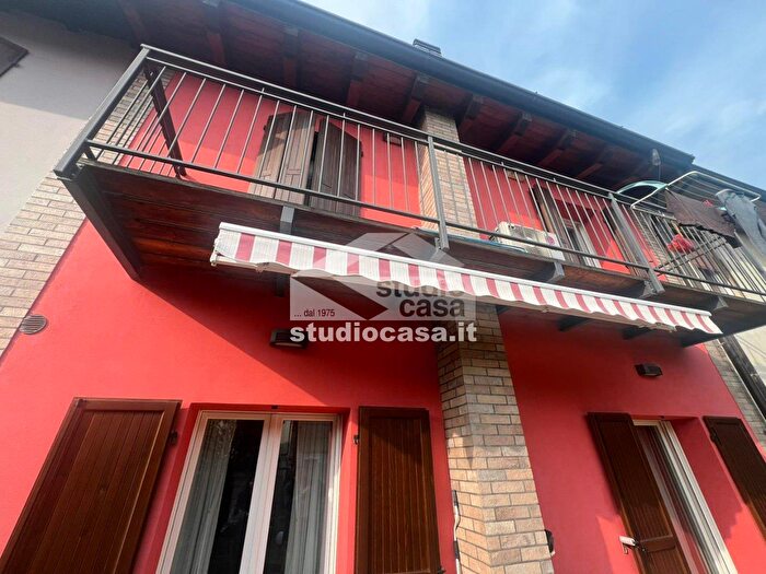 Casa trilocale in vendita in Va Borghetto, Spessa