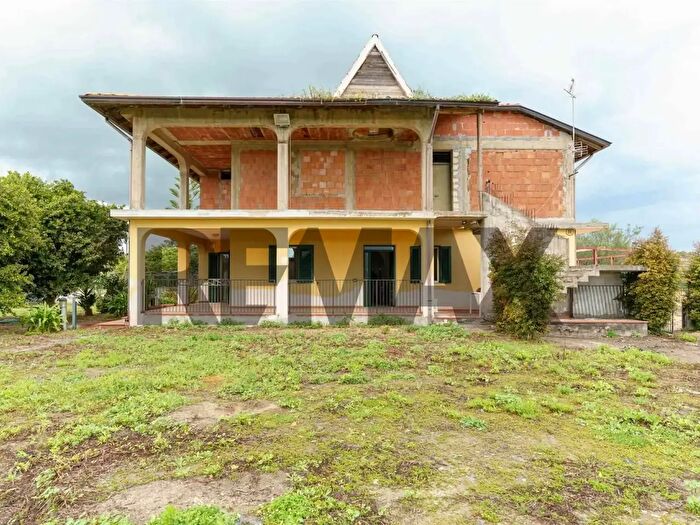 Casa con 6 locali in vendita in Via dell'Anice Contrada Vaccarizzo Snc, Catania