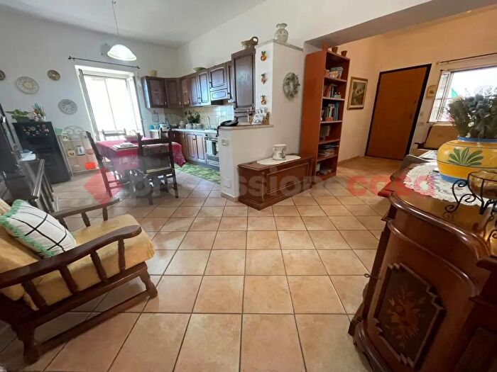 Appartamento trilocale in vendita in Via Carmine Cappuccia, Minturno