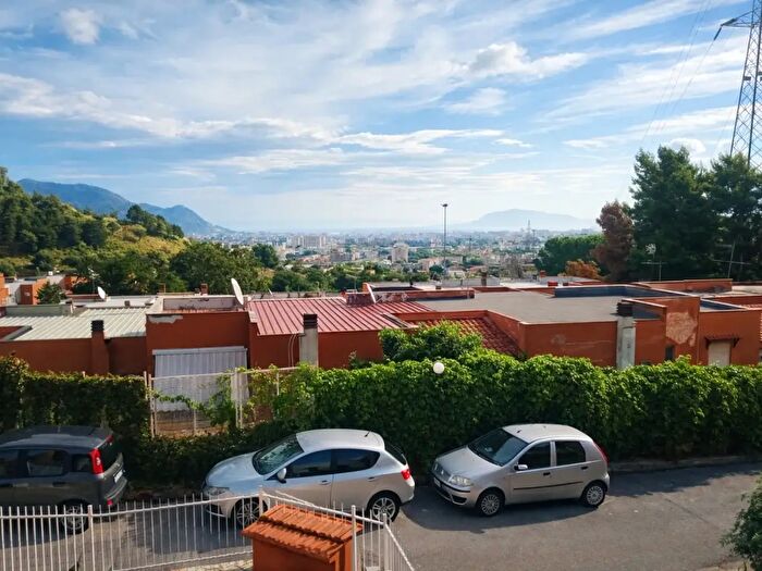 Casa con 7 locali in vendita in Via Castellana, Palermo