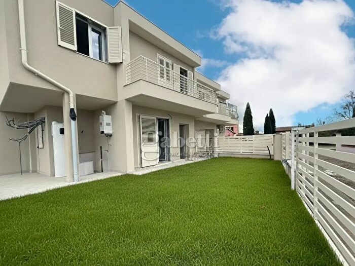 Appartamento quadrilocale in vendita in Strada Fattoria Crespi, Grosseto