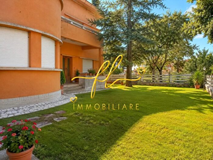 Appartamento con 6 locali in vendita in Pomarance