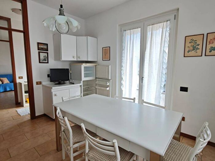 Appartamento trilocale in affitto in Via Giovanni Segantini, Centro, Merone