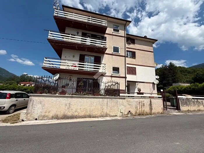 Appartamento trilocale in vendita in Via di Colle Figorone, Agosta