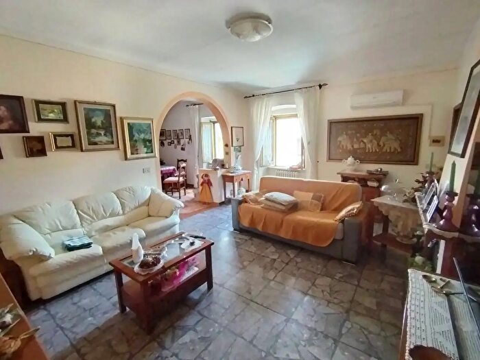 Casa quadrilocale in vendita in Via Maggio, Buti