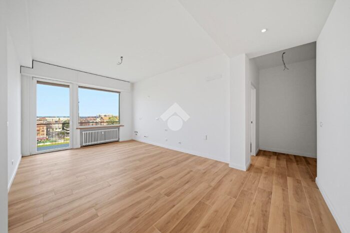 Appartamento trilocale in vendita in Via Mirabello, Reggio Emilia