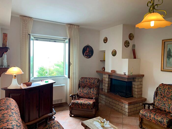 Appartamento quadrilocale in vendita in Via Mainarde Capracotta Isernia, Capracotta