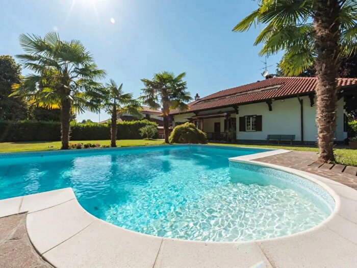 Casa con 7 locali in vendita in Via Cristoforo Colombo, Vermezzo con Zelo