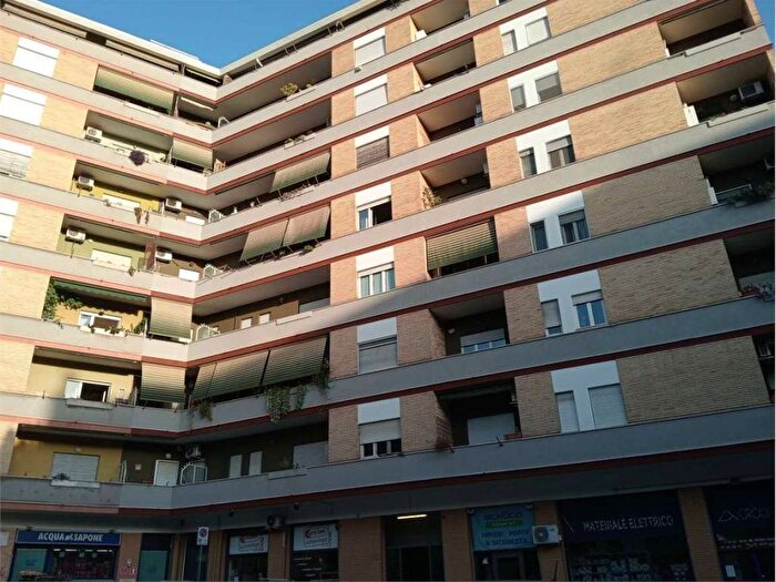 Appartamento quadrilocale in affitto in Piazza Giovanni da Lucca, Garbatella, Roma