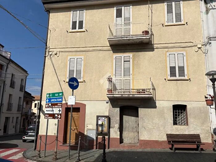 Casa quadrilocale in vendita in Via Roma, Pianopoli