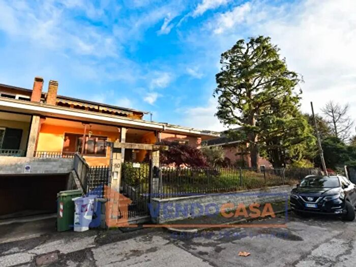 Casa con 6 locali in vendita in Via Giacomo Piovano, Cambiano