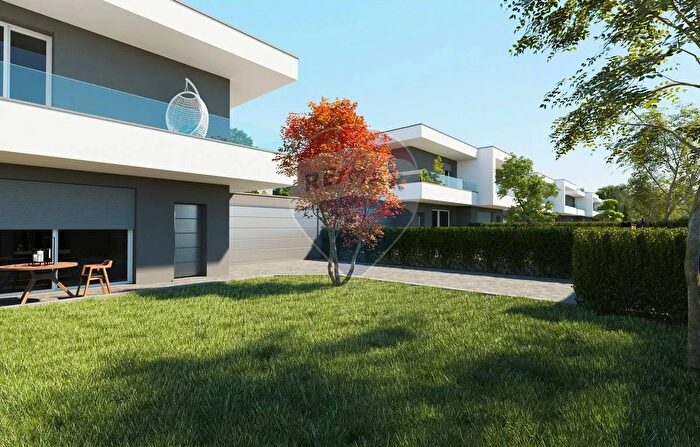 Appartamento quadrilocale in vendita in Via Canova Snc, Cadorago