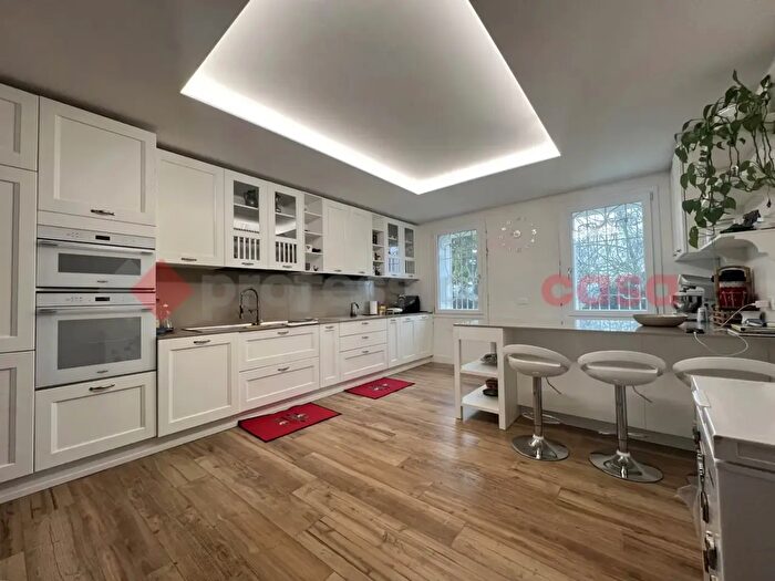 Appartamento con 6 locali in vendita in Via Corte Capra, Isola Rizza