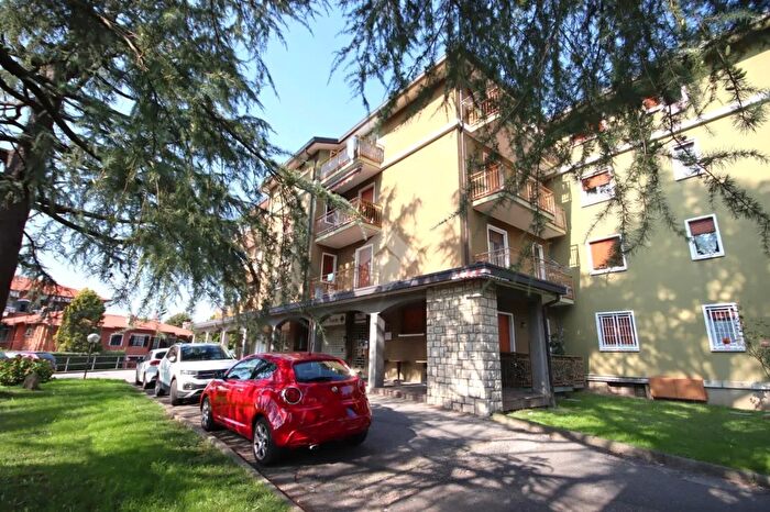 Appartamento trilocale in vendita in Via Rimembranze, Sirone