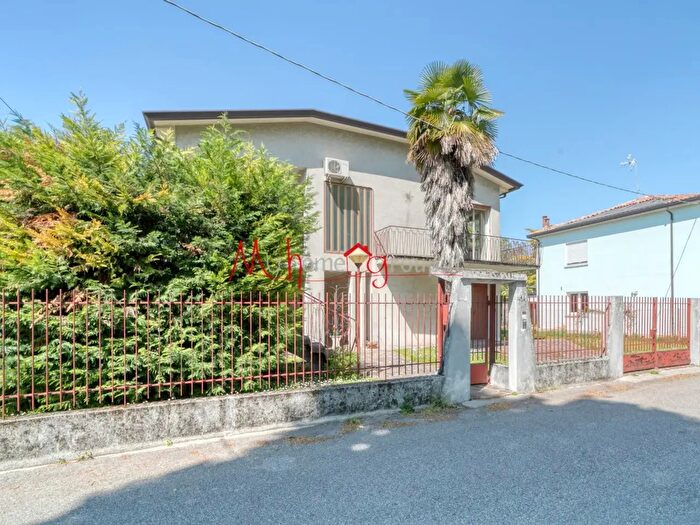 Casa con 5 locali in vendita in Via Umbria, Padova
