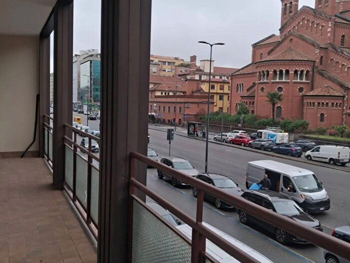 Appartamento trilocale in affitto in Via Melchiorre Gioia, Isola, Milano