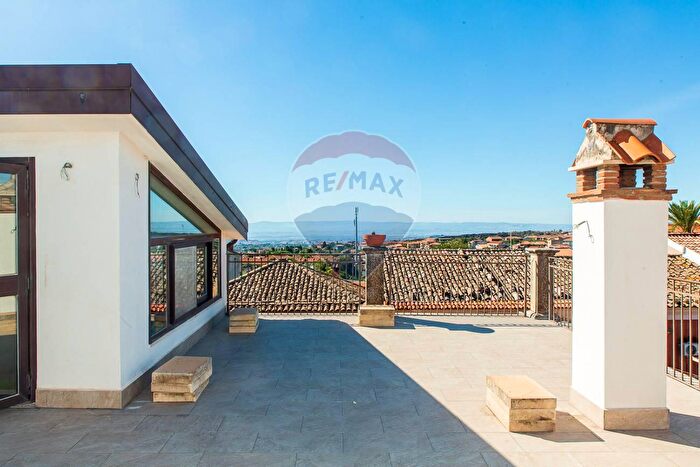 Casa con 6 locali in vendita in Via Umberto, San Pietro Clarenza