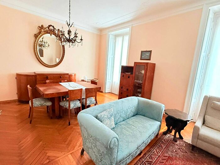 Appartamento quadrilocale in affitto in Via Alfredo Oriani, Quadronno Crocetta, Milano