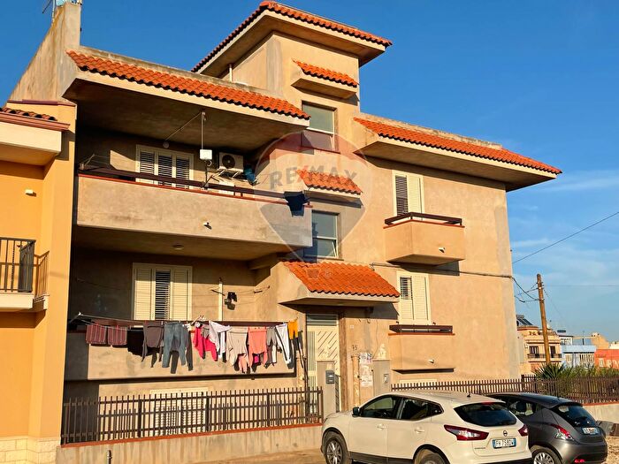 Appartamento con 12 locali in vendita in Via Giuseppe Bartolo, Pachino