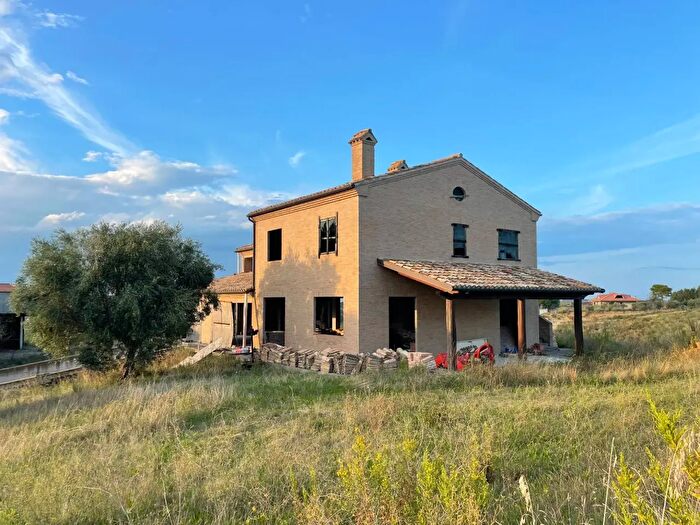 Casa con 7 locali in vendita in Contrada Sant'Andrea, Cupra Marittima