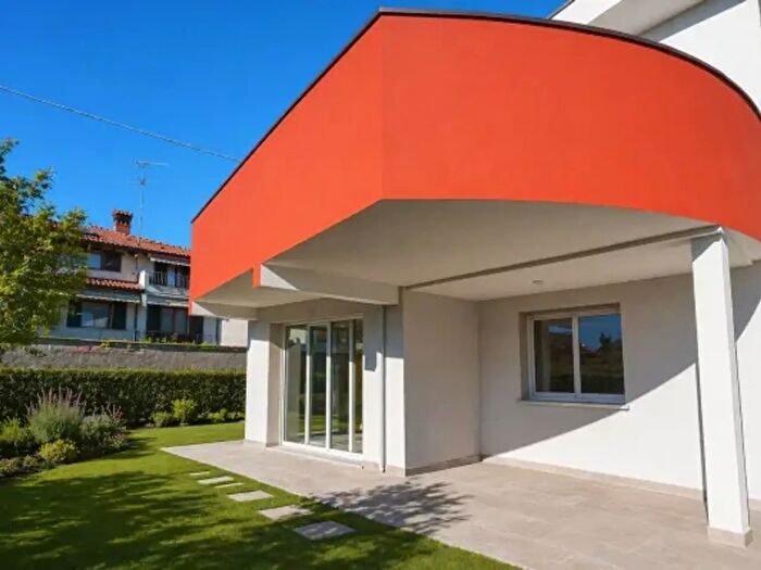 Appartamento con 6 locali in vendita in Via Santa Giulia, Bonate Sotto