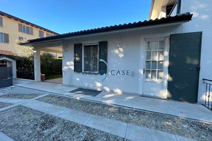 Casa con 7 locali in vendita in Via Kennedy, Crema