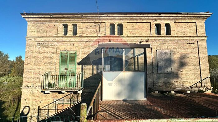 Casa con 5 locali in vendita in Via Val di Foro, Villamagna