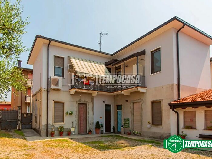 Appartamento trilocale in vendita in Via Salvator Rosa, Busto Arsizio