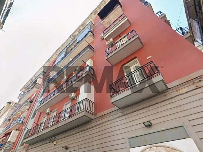 Appartamento con 5 locali in vendita in Via Giacomo Savarese, Napoli