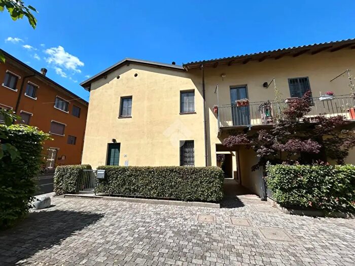 Appartamento trilocale in vendita in Via Vittorio Veneto, Settimo Milanese