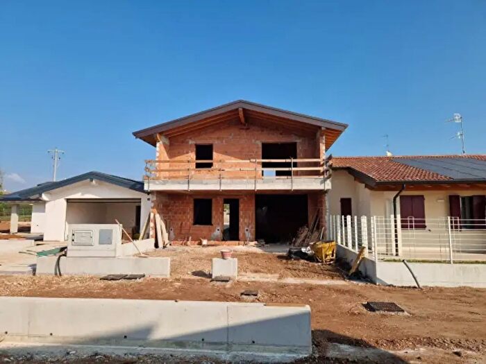 Casa con 5 locali in vendita in Via Don Bartolomeo Grazioli, Montichiari