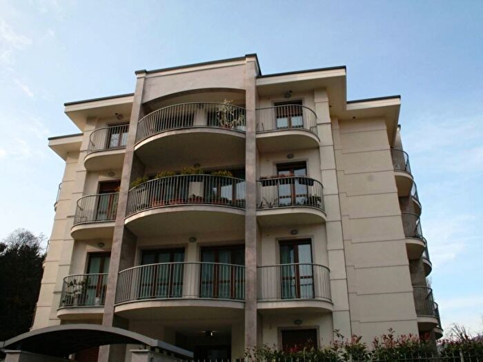 Appartamento trilocale in affitto in Via San Francesco dAssisi, Centro, Varese