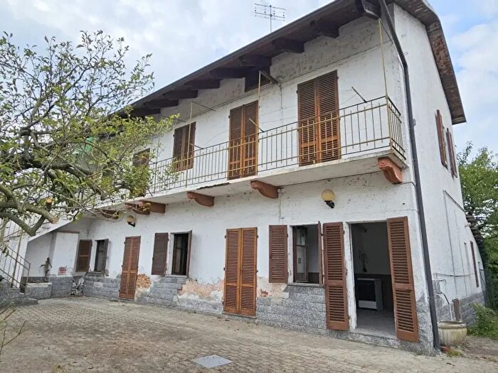 Casa con 7 locali in vendita in Via Cappuccini, Chivasso