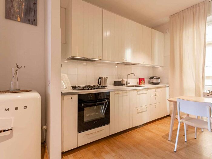 Appartamento bilocale in affitto in Via delle Forze Armate, Gambara, Milano