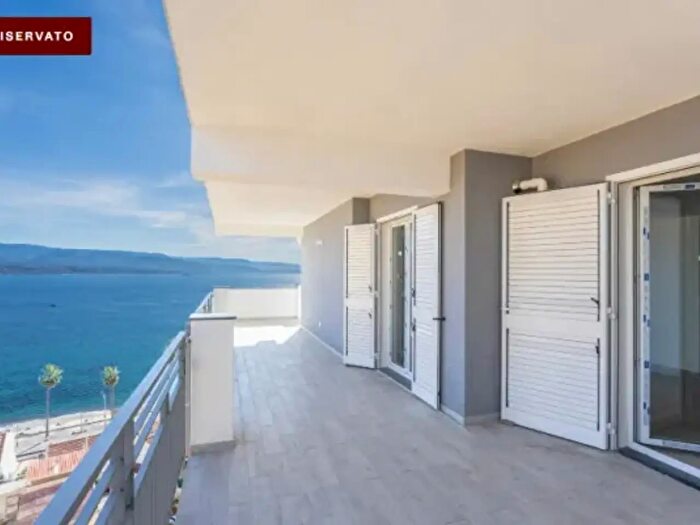 Appartamento trilocale in vendita in Via Consolare Pompea, Messina